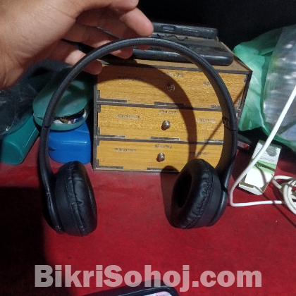 New overhead Bluetooth headphone